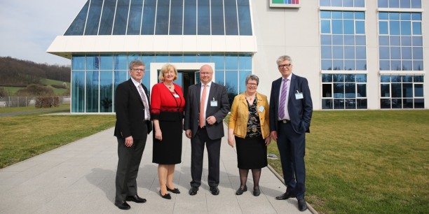 Steuerberater Jochen Trautmann, Dr. Viola Hahn, Friedhelm Wachs, Landesbischöfin Ilse Junkermann und Friedhelm Loh diskutierten über die Herausforderungen der digitalen Revolution aus evangelischer Perspektive (v.l.n.r.). Foto: ©René Löffler