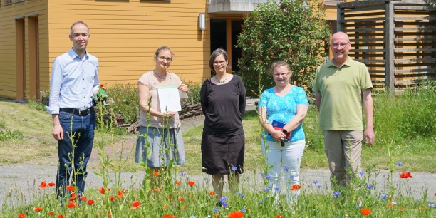 Das Umweltteam des Ev. Zentrums nach der Rezertifizierung am 16.6.2021 (v.l.n.r.): H. Lemme, C. Brand, K. Riemann, K. Rambow; mit Umweltprüfer Dr. F. Ziegler (r.). Foto: © EAT