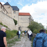 Die Neuenburg verdankt ihen Erhalt dem jahrzehntelangen Einsatz von ehrenamtlicher Arbeit. Foto: (c) Robinson/EAT